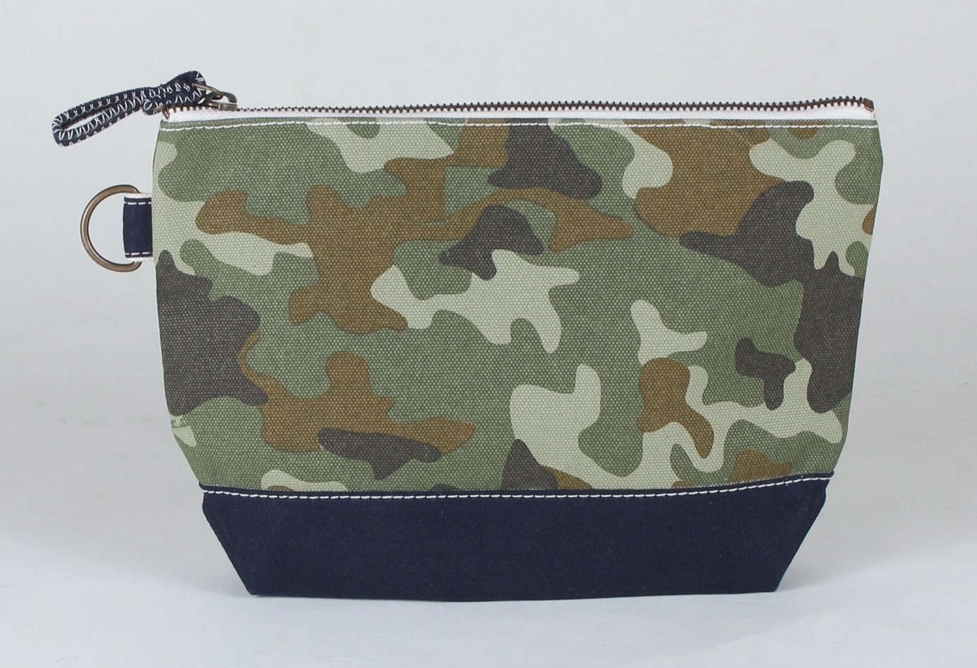 Skull & Oars Camo Zip Tote
